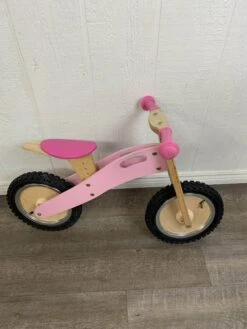 Smart Gear Balance Bike Classic, Pink -Tiny Steps House 2bf1e9bc5dcb2c05c07975c8f42390c5