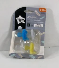 Tommee Tippee Ultra-Light Silicone Pacifiers, 4 Pack