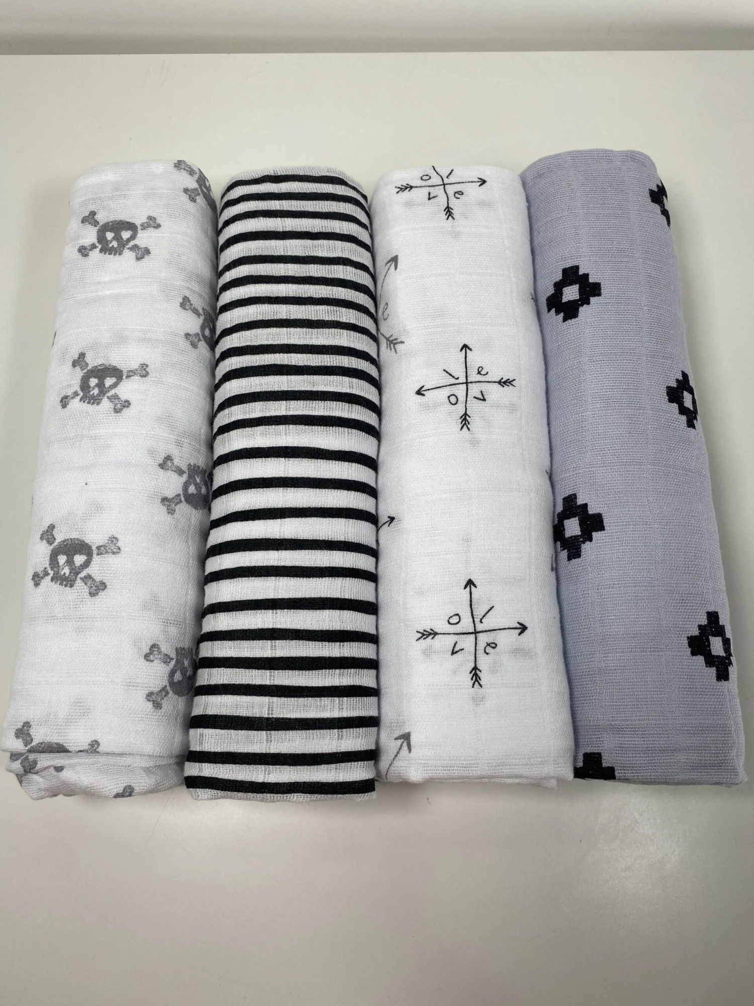 Aden + Anais Large Cotton Muslin Swaddle 4pk, Lovestruck 2 Aden + Anais Large Cotton Muslin Swaddle 4pk, Lovestruck - Image 2