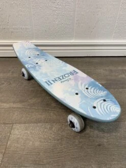 Disney Frozen 2 Kids 21" Complete Skateboard